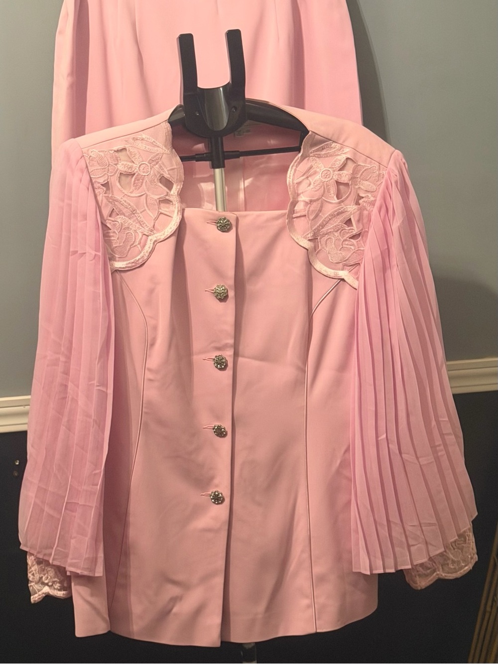 Donna Vinci Women Pink Pleated Flared Sleeves 2 pc Skirt Suit Set Sz 20 Church - Picture 2 of 14